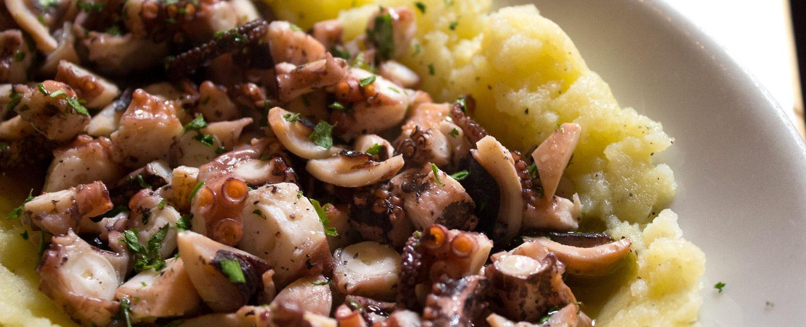 Insalata di polpo con purè di patate e zucchine